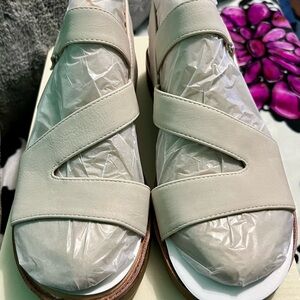 Elegant Cream Women's Sandals